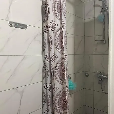Izdavanje Sobe/stana Pofalici *