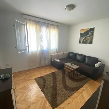 Izdavanje Sobe/stana Pofalici