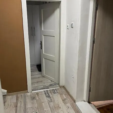 Izdavanje Sobe/stana Pofalici 사라예보